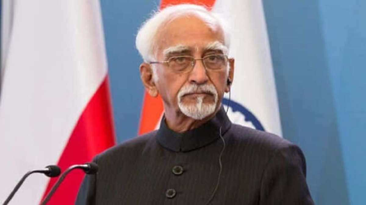 हामिद अंसारी पुराने बयान पर कायम, कहा: शख्स को न जानता न दिया न्योता हामिद अंसारी पुराने बयान पर कायम, कहा: शख्स को न जानता न दिया न्योता